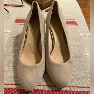 ROCKPORT - REALLY! Comfy AF like new suede pumps